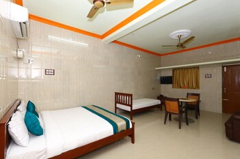 Oyo 7747 Ss Residency Guestroom