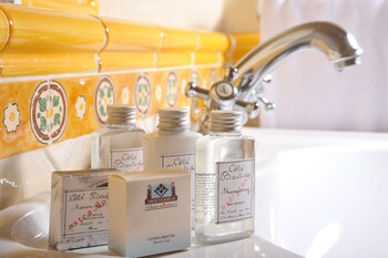 Hotel Du Grand Paradis & Wellness La Baita Bathroom Amenities