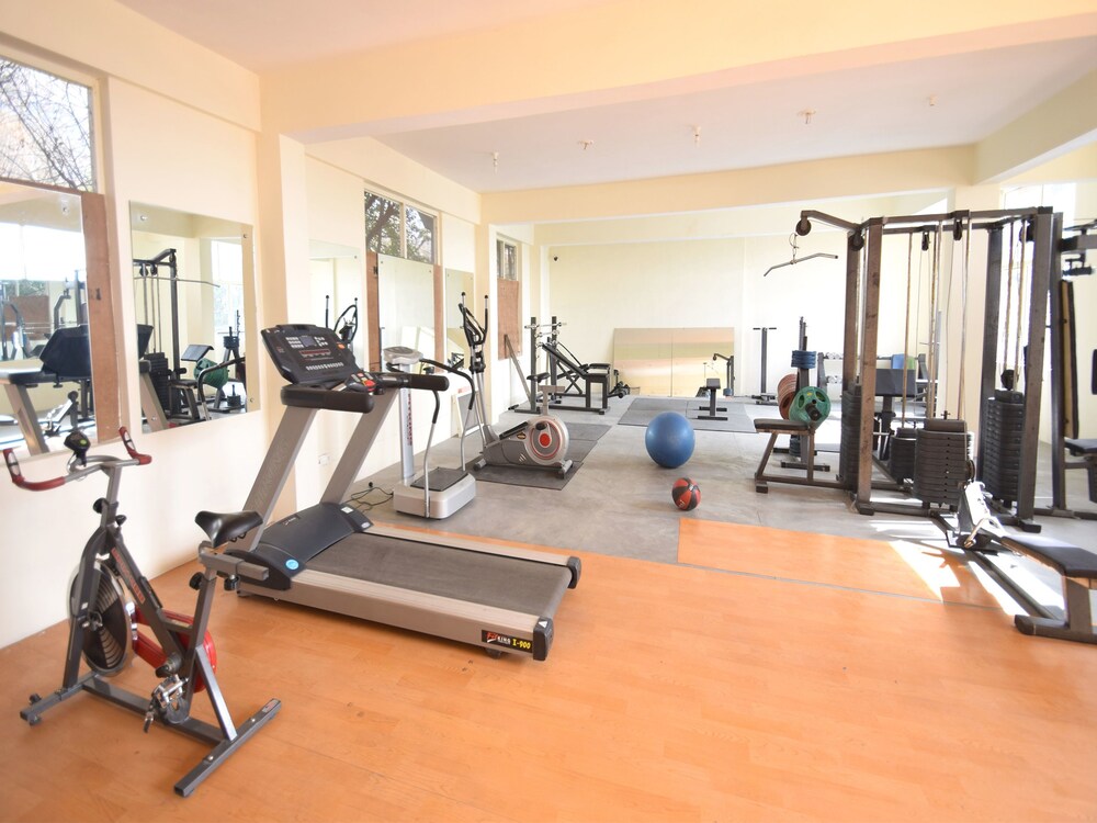 Oyo 7026 Highland Village Resort Gym