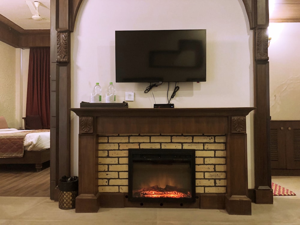 Iris Resort And Spa Guestroom