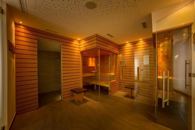 Alpine City Wellness Hotel Dominik Sports and Entertainment