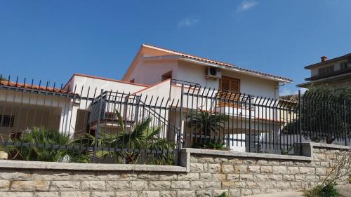 Villa Andrea (ویلا آندری) 
