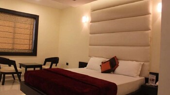 Wedlock Greens Hotels & Resorts Guestroom