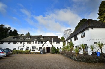 Roundabout Hotel Hotel Front