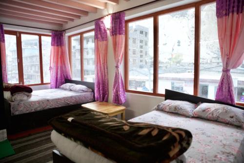 Hotel Mustang Monalisa 