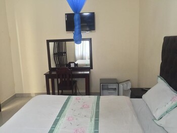 Richland Lodge Motel Guestroom