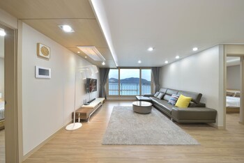 Geoje Jisefo Family Residence Living Area