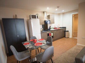 Centauri Apartments In Park Rise Hotel Lounge