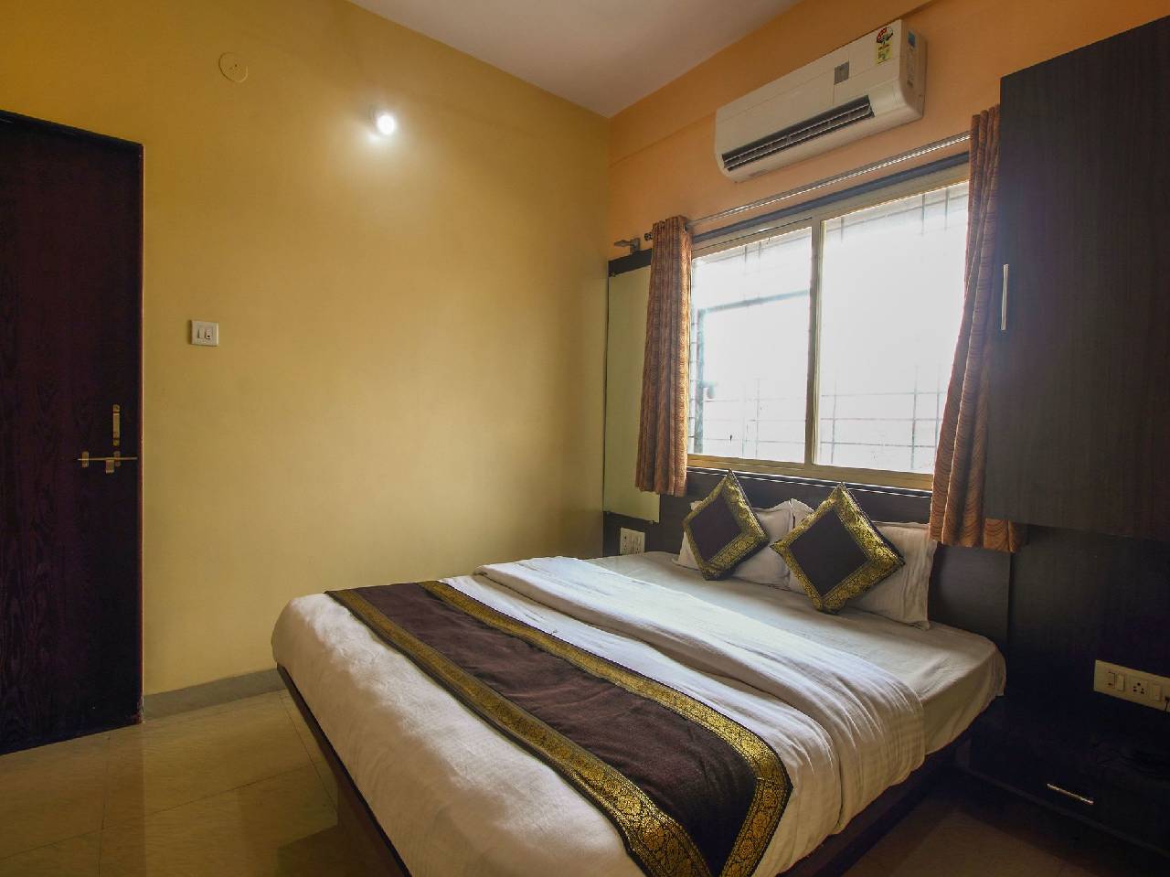 Oyo 12355 Hotel New Jagdamba Lodging 