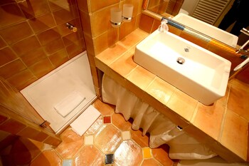 Hotel Royal Bon Repos Bathroom