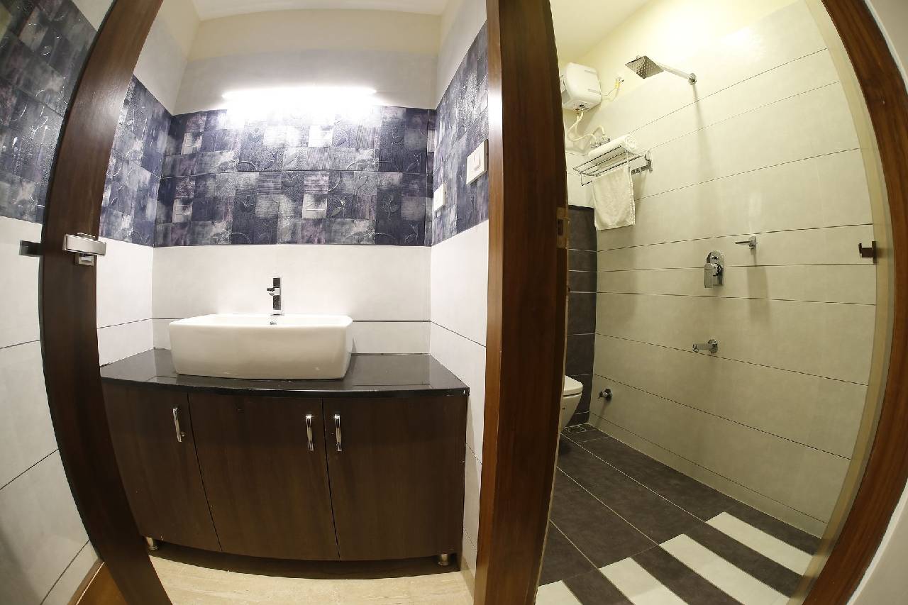 Breeze Suites 