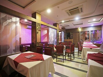 Oyo 11061 Hotel Awesome Restaurant