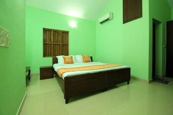 Oyo 8839 Near Vadackal Beach Road Guestroom