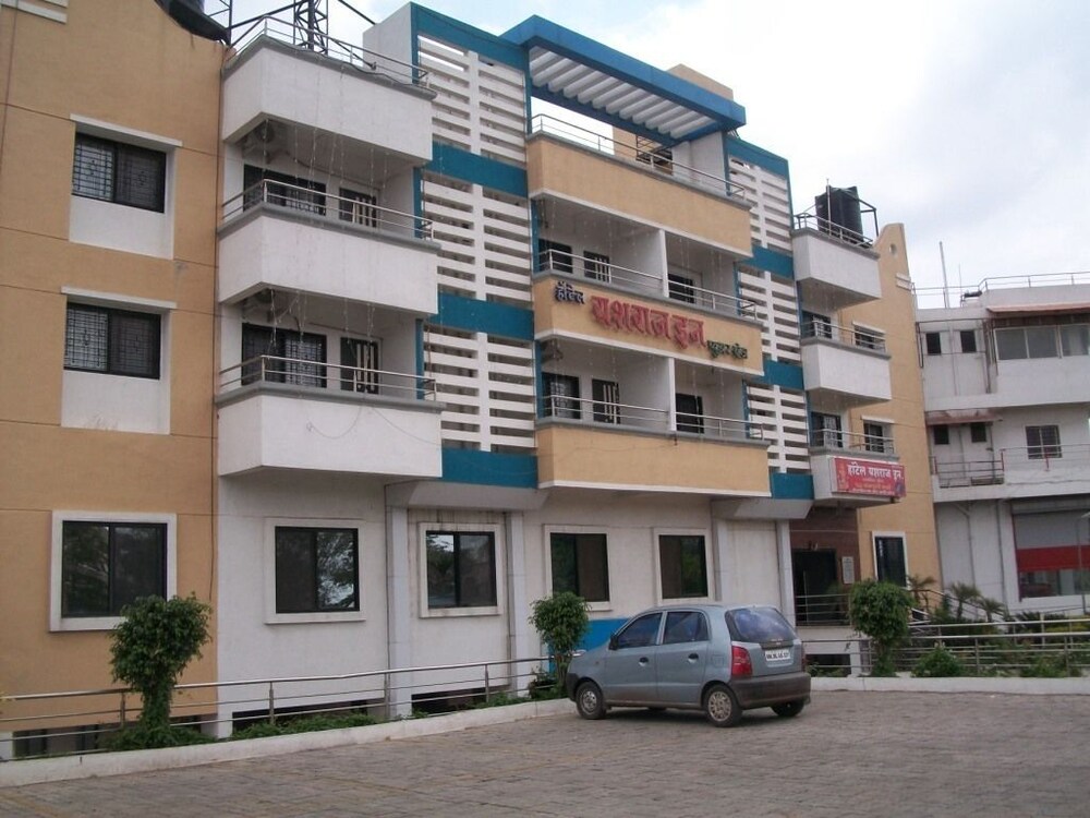 Hotel Yashraj Inn Exterior detail