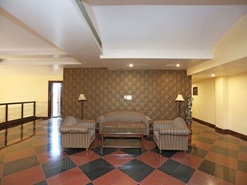 Oyo 16565 Karnal Haveli Lobby Sitting Area