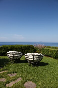 Hotel Ravesi Featured Image