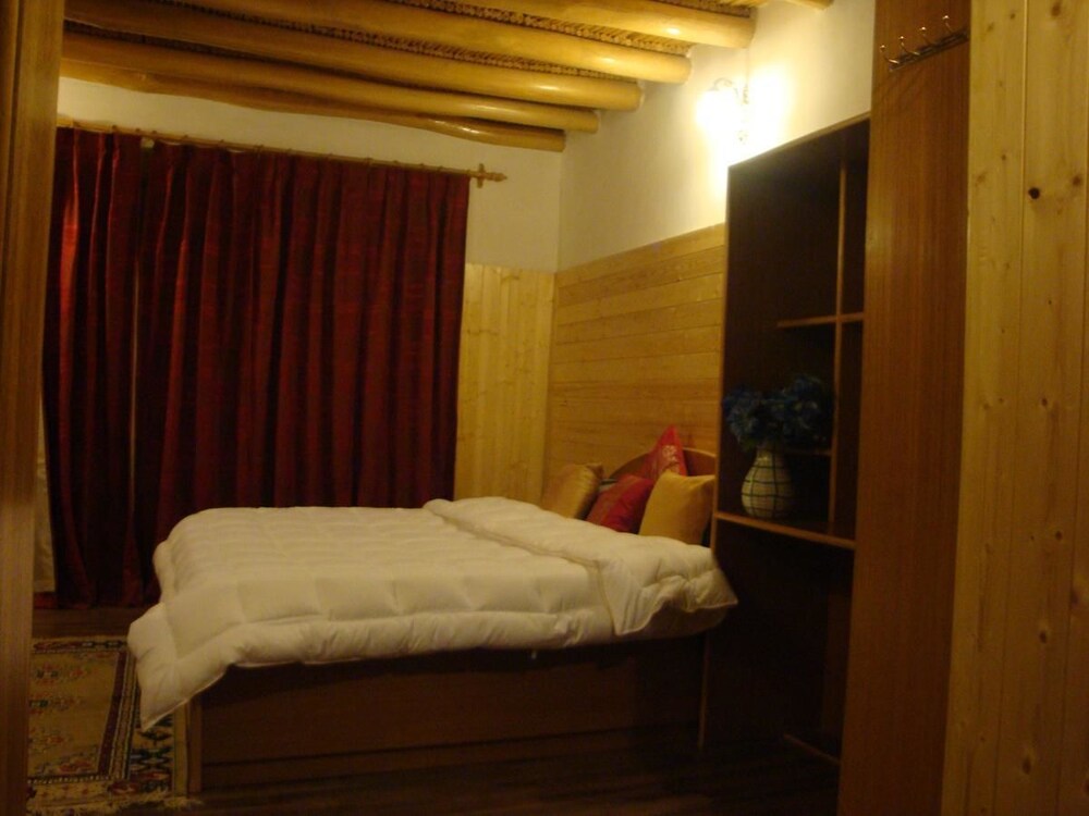 Radhu's Boutique Inn Guestroom