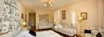 Hotel Santa Coloma Del Camino Guestroom