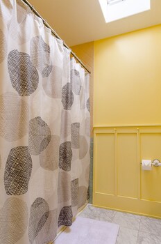 6 Luxurious 6br Seattle Home Bathroom