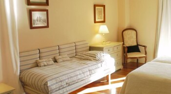 Hotel Santa Coloma Del Camino Guestroom