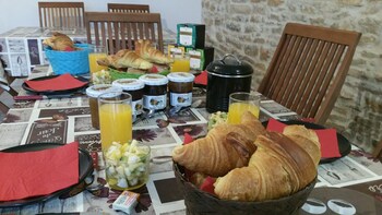 Chambre D'hôtes Chez Laurence (چامبر دهôتس چز لاورنس) Breakfast Area
