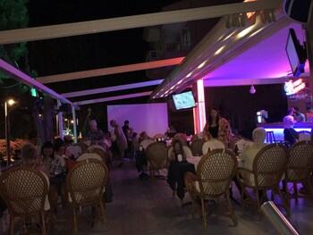 Twenty One Hotel Restaurant