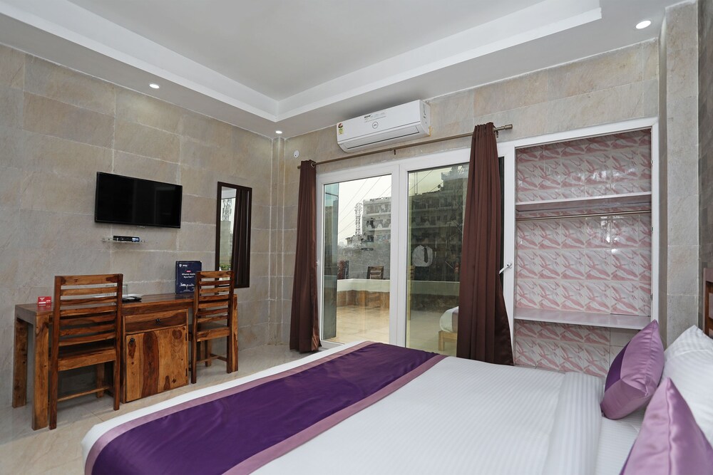 Oyo 10119 Sector 31 Guestroom