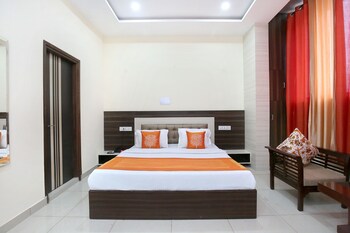 Oyo 10832 Hotel Jb 2 Guestroom