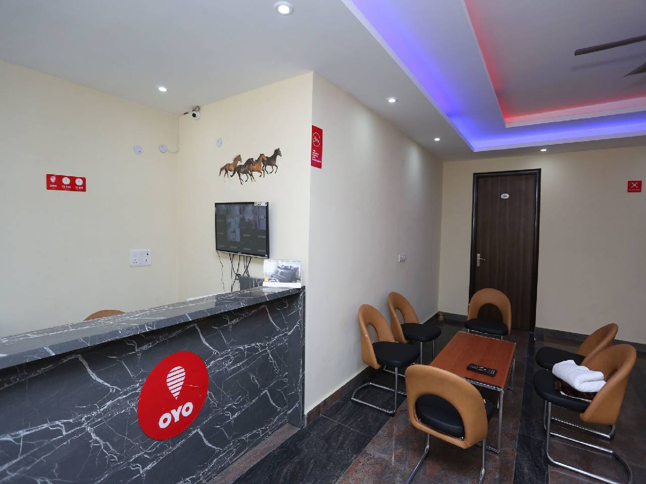 Oyo 12081 Palm Garden Suites (اویو ۱۲۰۸۱ پالم گاردن سوئیتس) 