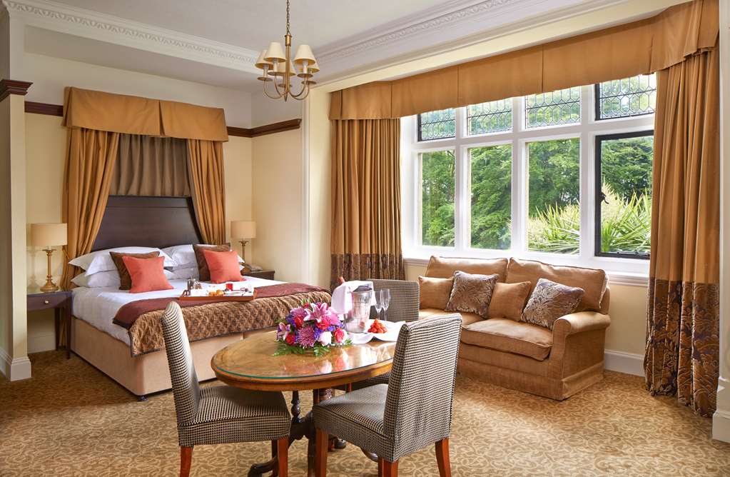 () Frimley Hall Feature Suite  () Frimley Hall Feature Suite