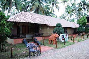Clafouti Beach Resort 