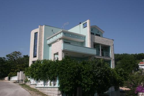 Apartments Sefa (آپارتمنتس سفا) 