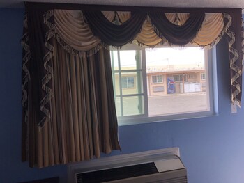 A Fisher's Inn Motel Guestroom