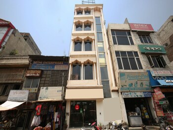 Oyo 966 Hotel Sallow International Featured Image