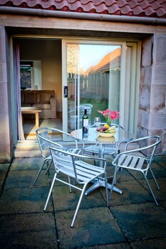 West Fenton Court (وست فنتون كورت) Terrace/Patio