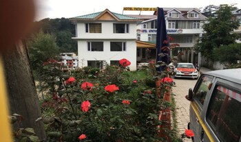 Adb Rooms Hotel Patnitop Exterior