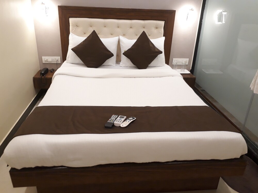 Garden Creek Residency Guestroom