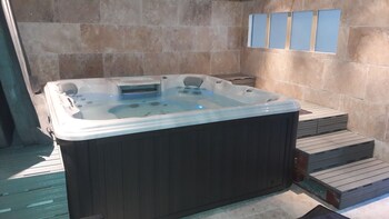 Chambre D'hôtes Chez Laurence (چامبر دهôتس چز لاورنس) Indoor Spa Tub