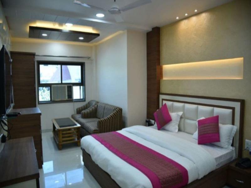 Hotel Manas Continental 