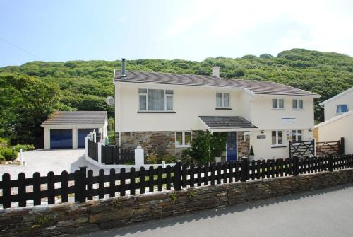 Lower Meadows House 