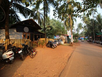 Tahira Beach Resort Exterior