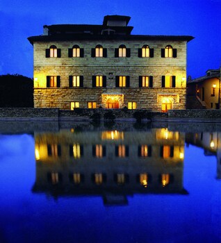 Albergo Le Terme Hotel Front - Evening/Night