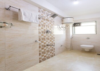 Oyo 10389 Latanand Residency (اویو ۱۰۳۸۹ لاتاناند رسیدنكی) Bathroom