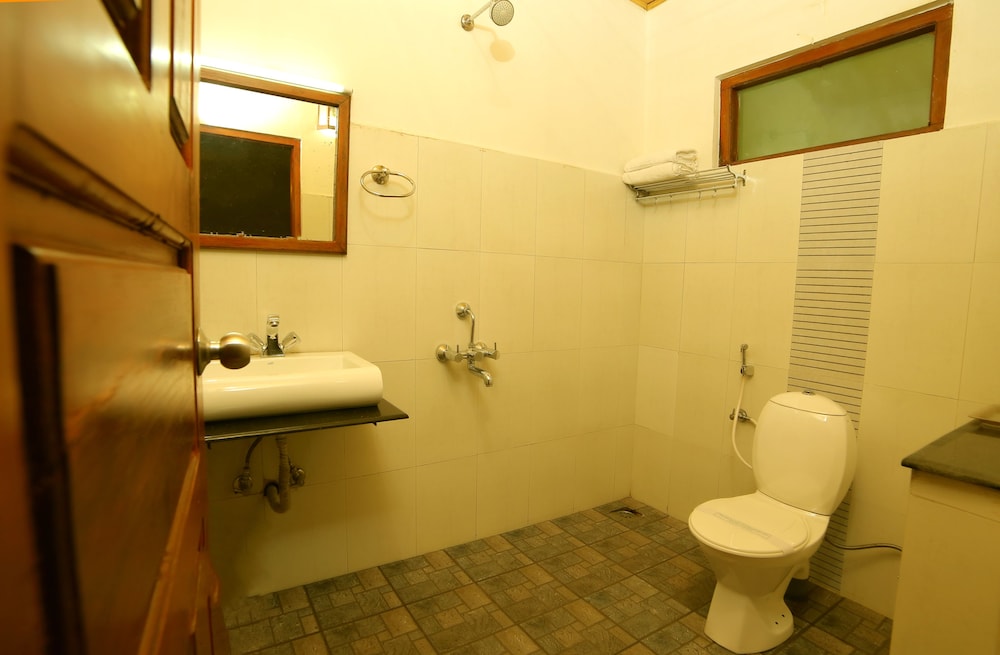 Glenmore Resorts Bathroom
