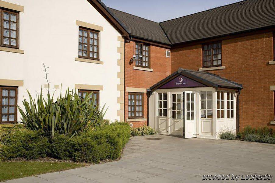 Premier Inn Waltham Abbey (پرمیر این والتام آبی) 