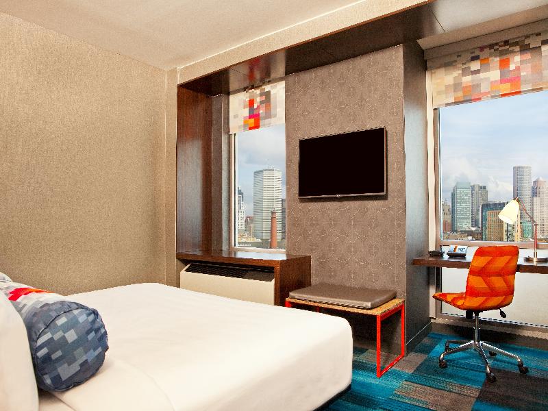 Aloft Boston Seaport District Room