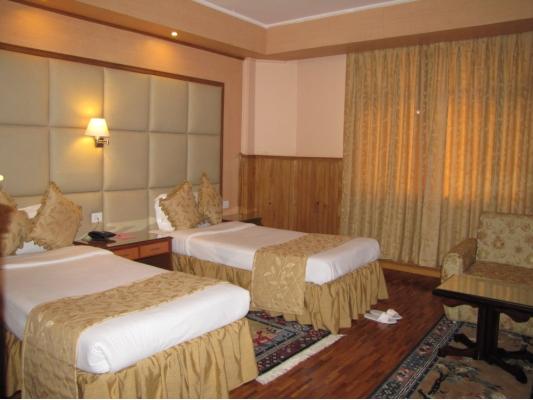 Yarlam Resort 