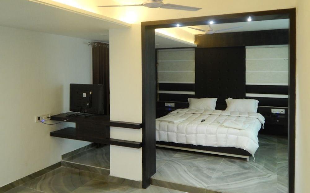 Hotel Vraj Inn 
