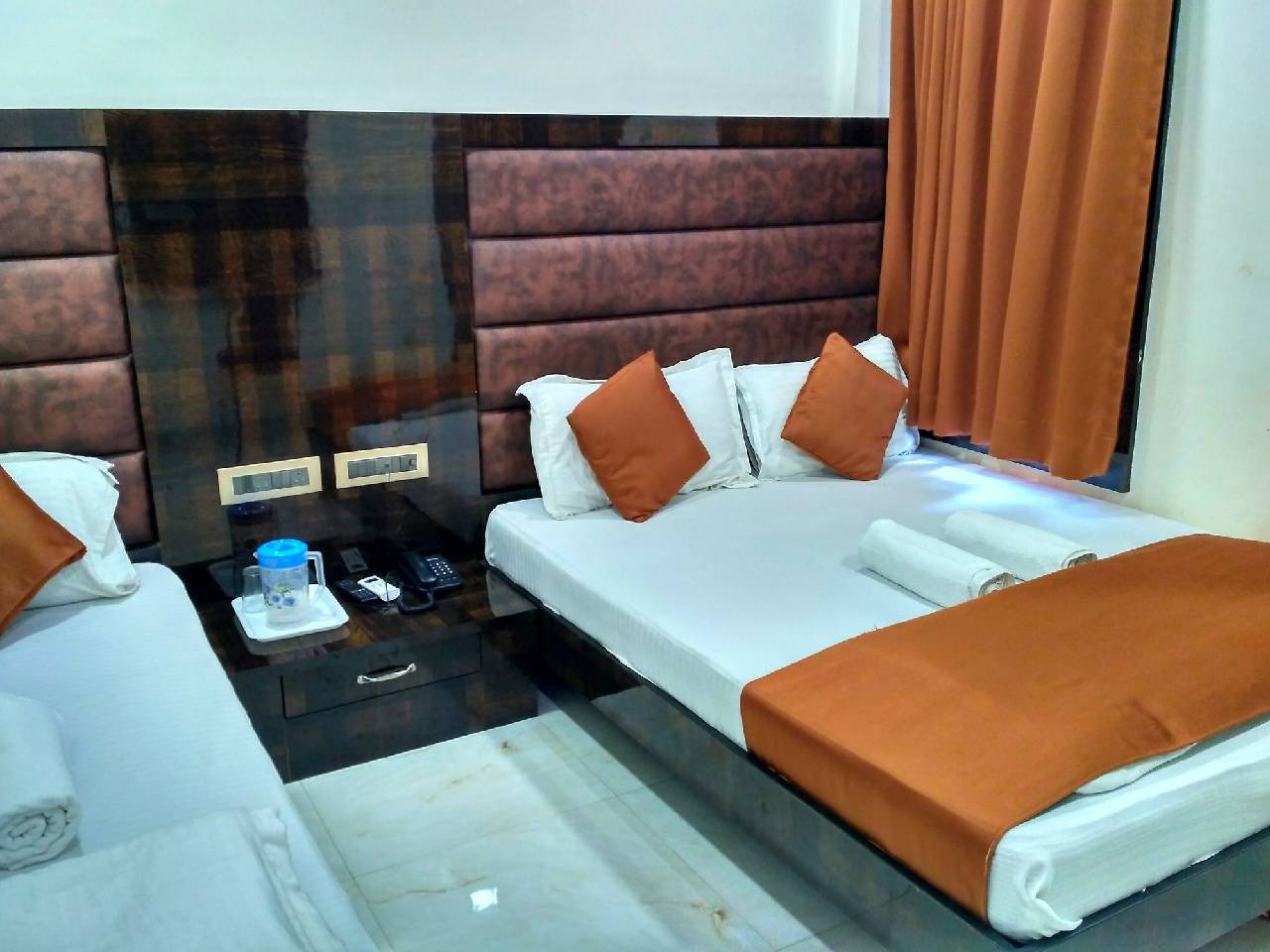 Omega Rooms 