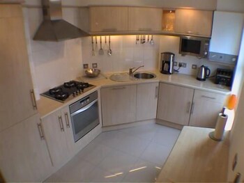 Earle House Serviced Apartments In-Room Kitchen